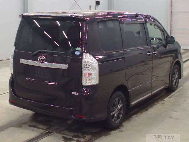 2013 Toyota Voxy