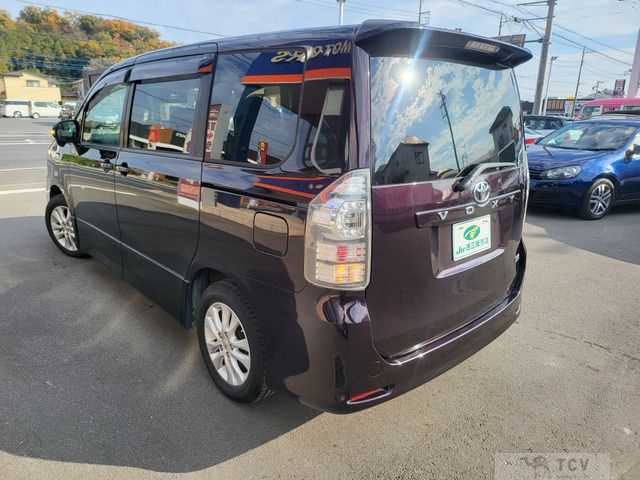 2012 Toyota Voxy
