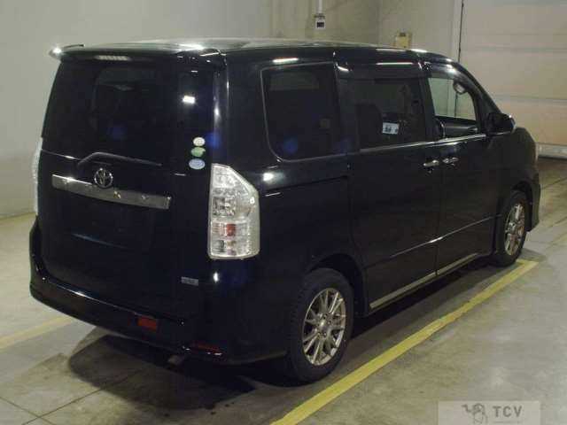 2013 Toyota Voxy