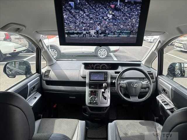 2013 Toyota Voxy