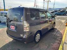 2011 Toyota Voxy
