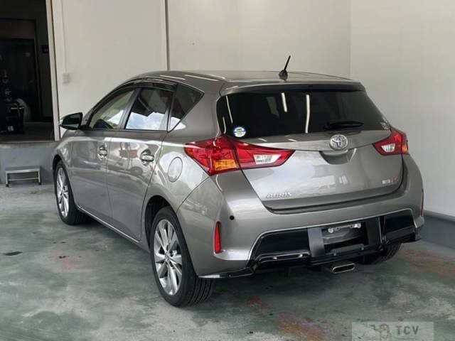 2012 Toyota Auris