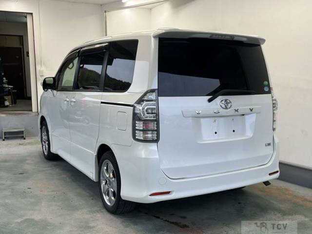 2013 Toyota Voxy