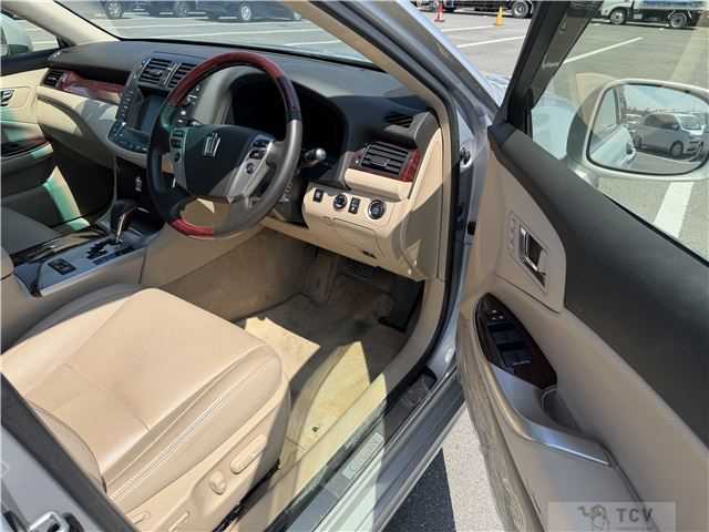 2012 Toyota Crown