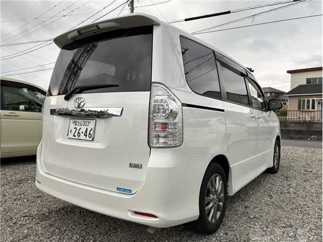 2012 Toyota Voxy
