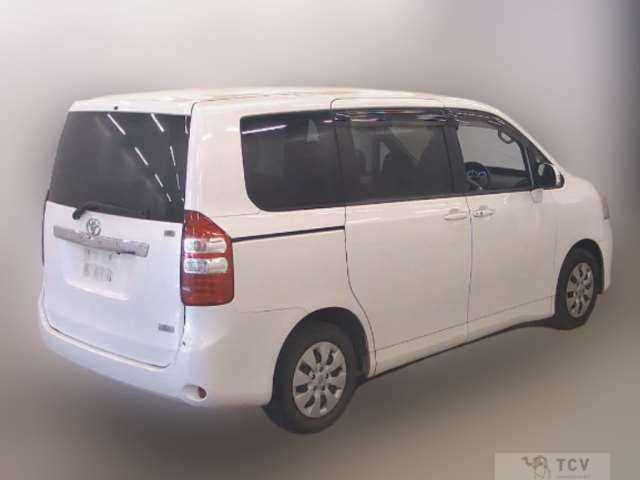 2013 Toyota Noah