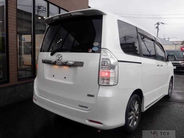 2011 Toyota Voxy