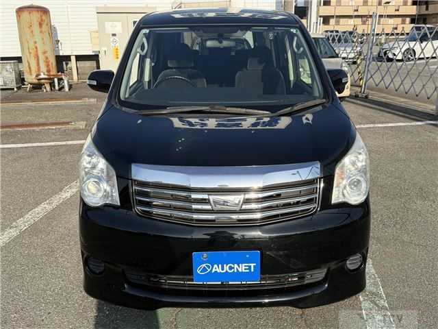 2013 Toyota Voxy