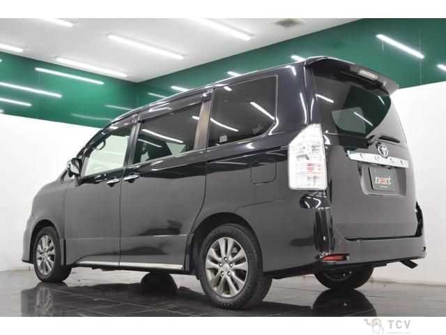 2013 Toyota Voxy