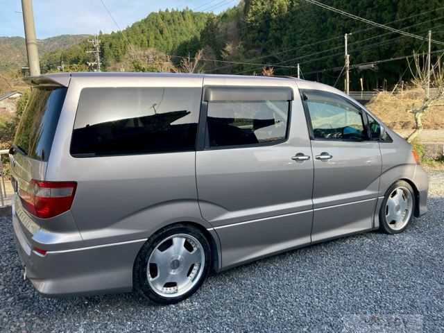 2004 Toyota Alphard