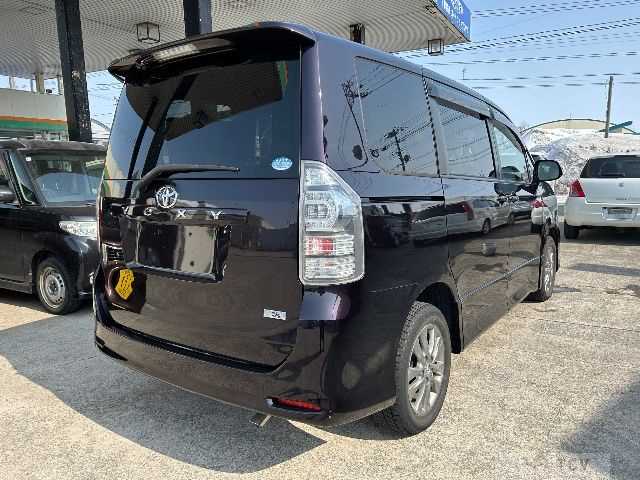 2010 Toyota Voxy