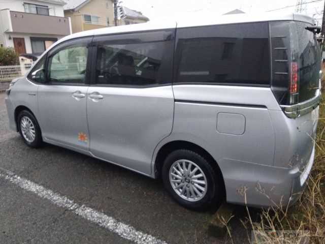 2014 Toyota Voxy