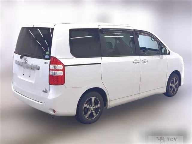 2013 Toyota Noah