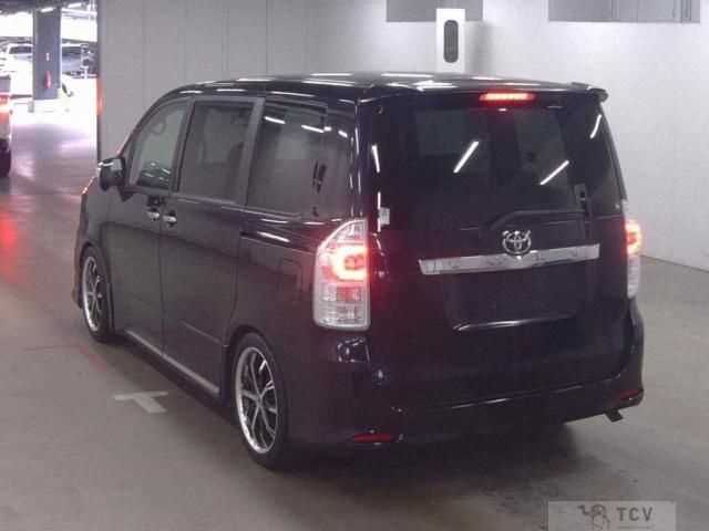 2013 Toyota Voxy