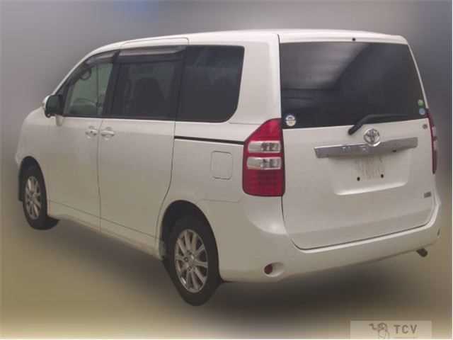 2013 Toyota Noah