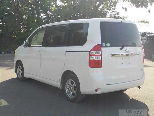 2013 Toyota Noah