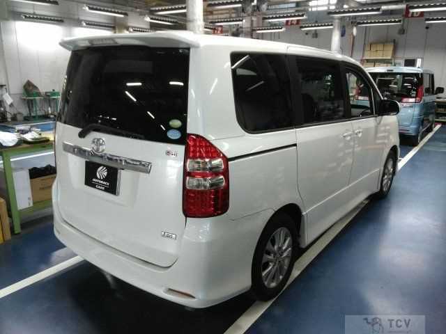 2011 Toyota Noah