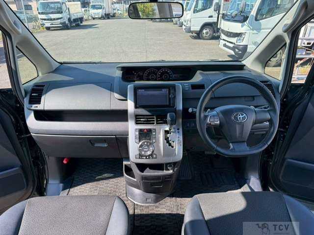 2013 Toyota Voxy
