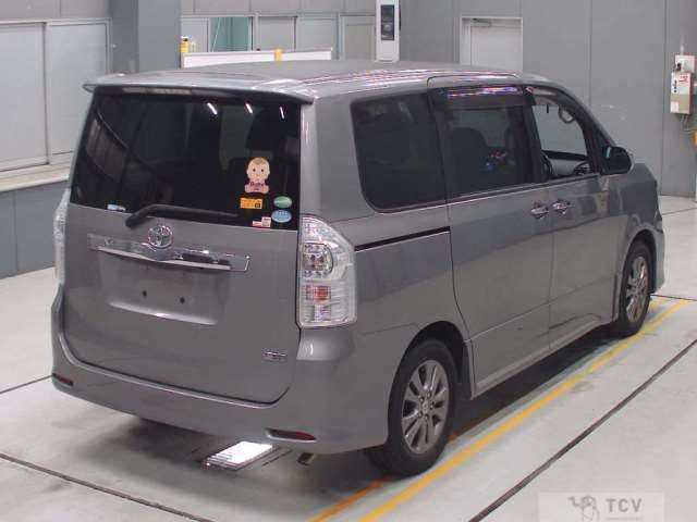2013 Toyota Voxy