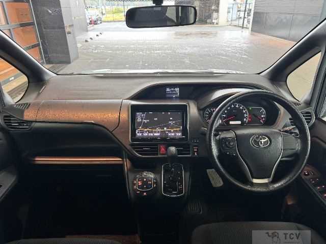 2014 Toyota Voxy