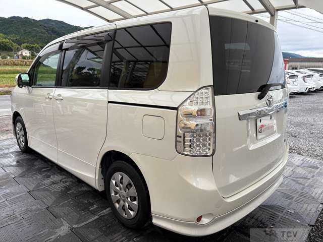 2010 Toyota Noah