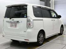 2013 Toyota Voxy