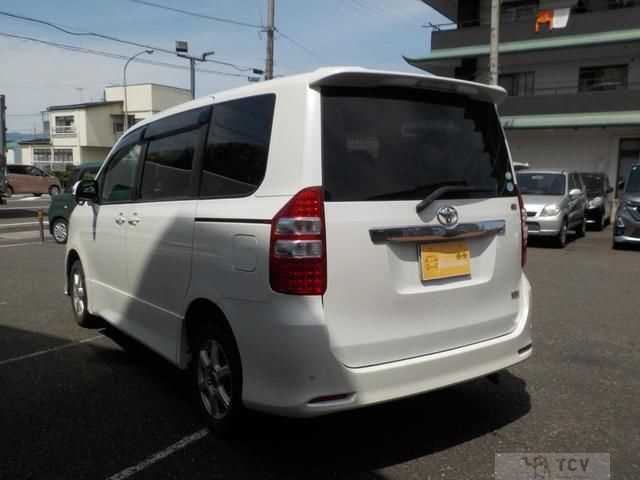 2010 Toyota Noah