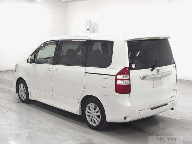 2010 Toyota Noah