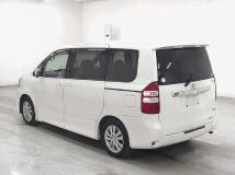2010 Toyota Noah