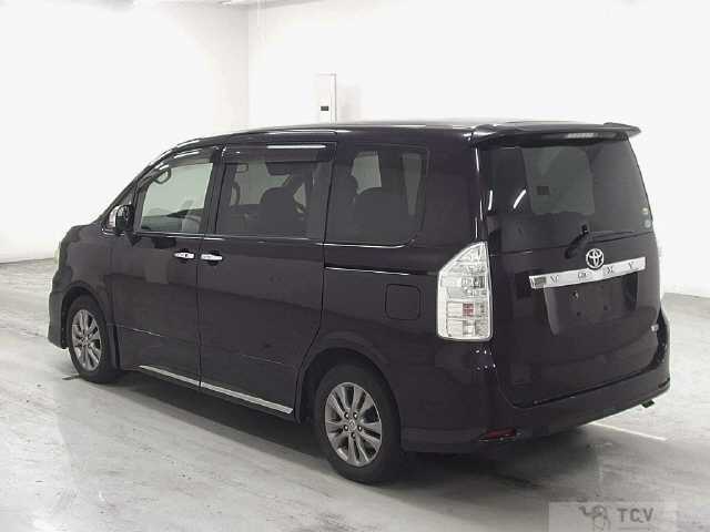 2013 Toyota Voxy