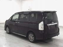 2013 Toyota Voxy