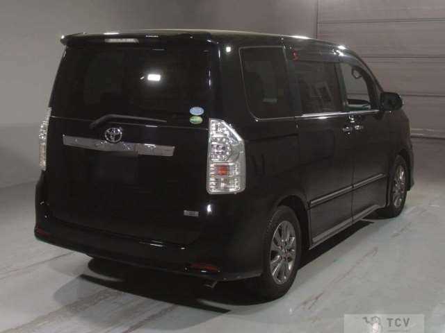 2013 Toyota Voxy