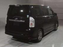 2013 Toyota Voxy