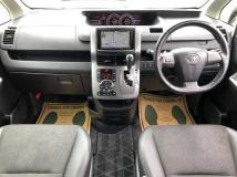 2013 Toyota Voxy