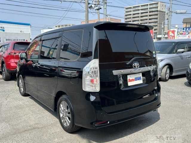 2011 Toyota Voxy