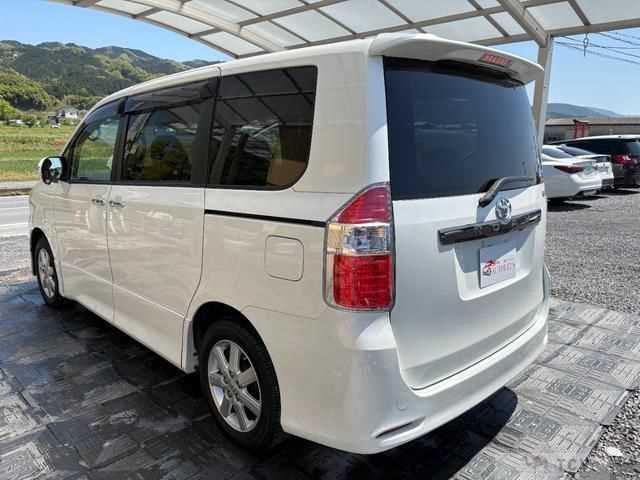 2009 Toyota Noah