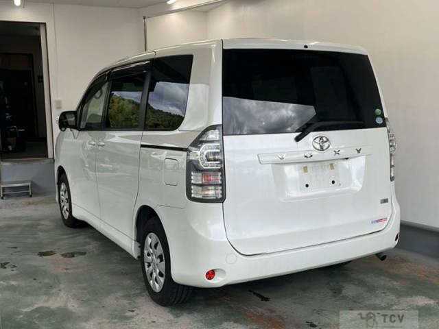 2013 Toyota Voxy