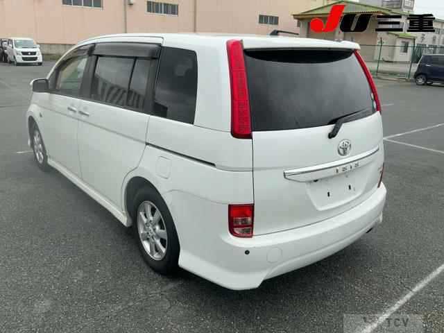 2011 Toyota Isis