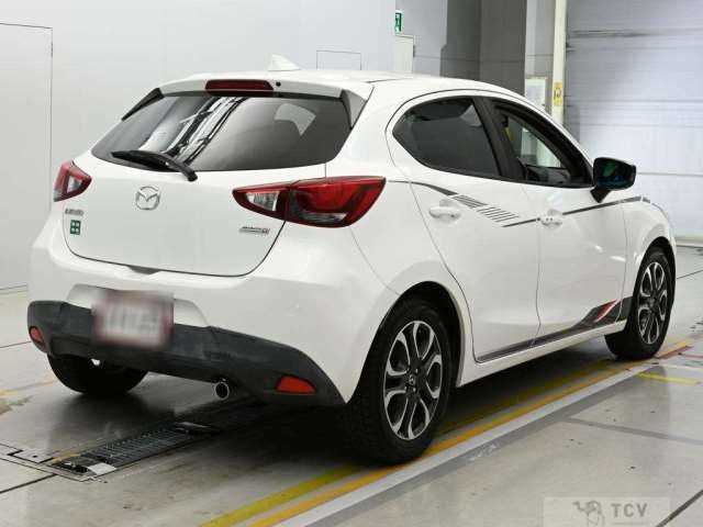 2016 Mazda Demio