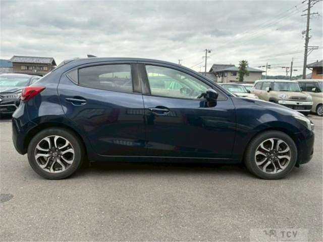 2016 Mazda Demio