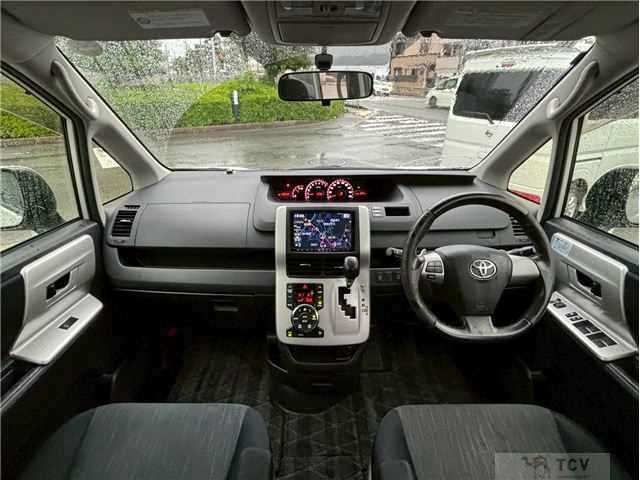 2013 Toyota Voxy
