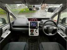 2013 Toyota Voxy