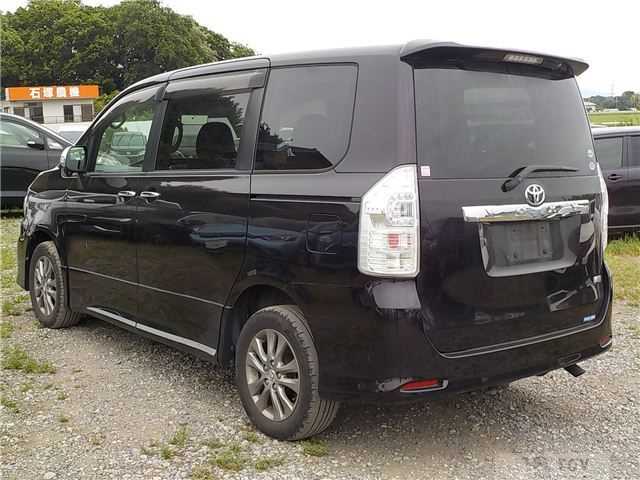 2013 Toyota Voxy