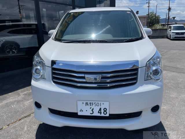 2013 Toyota Noah