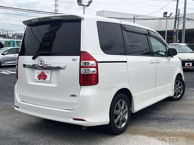 2010 Toyota Noah