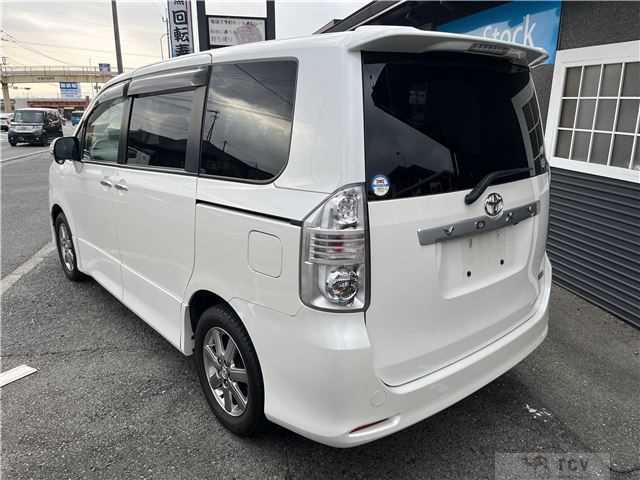 2008 Toyota Voxy