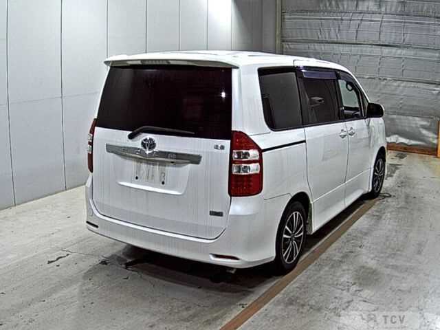 2010 Toyota Noah