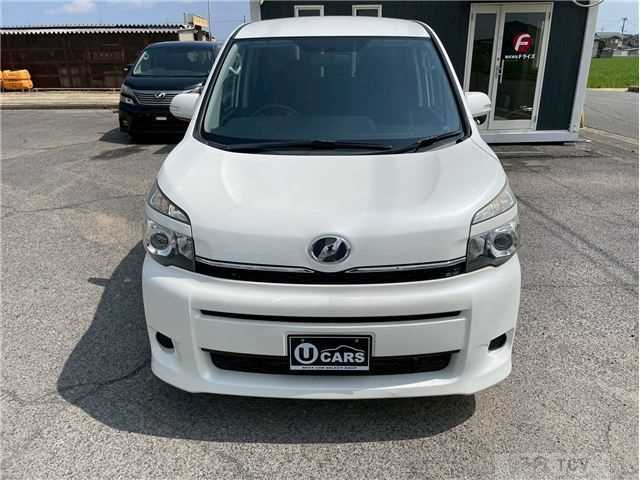 2013 Toyota Voxy