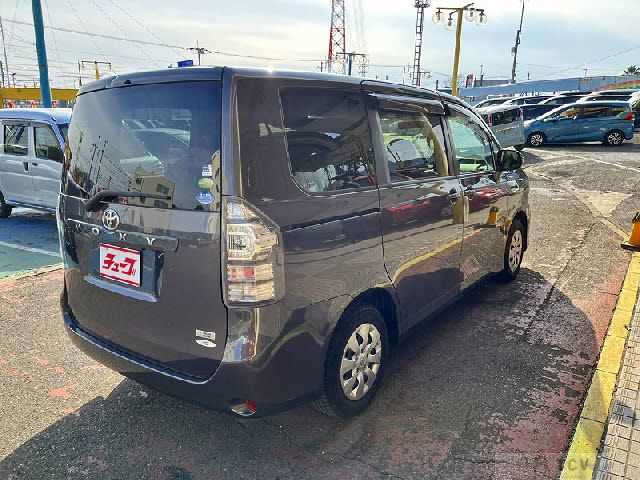2011 Toyota Voxy