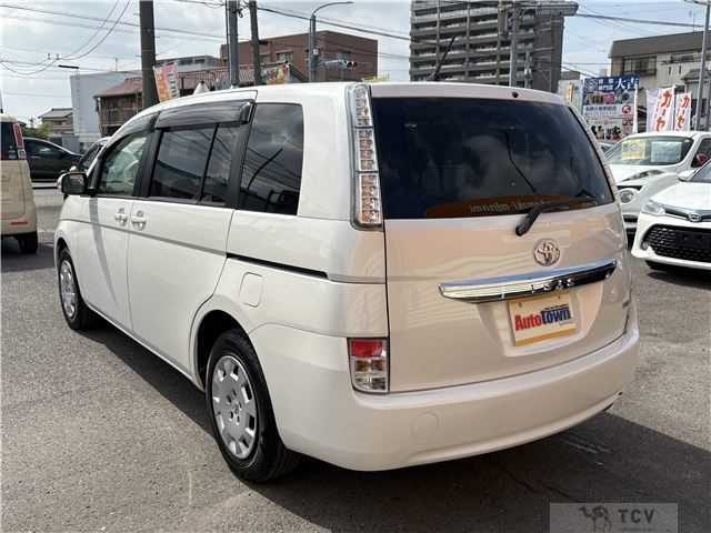 2013 Toyota Isis